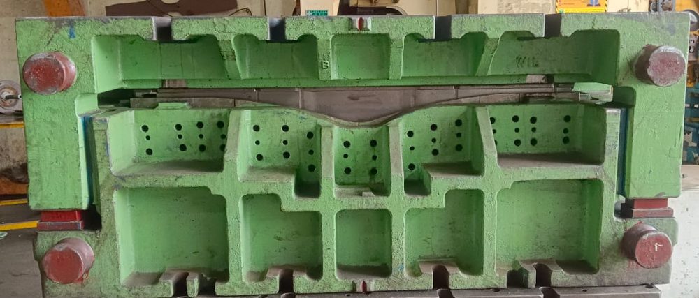 Forming die, green mould base